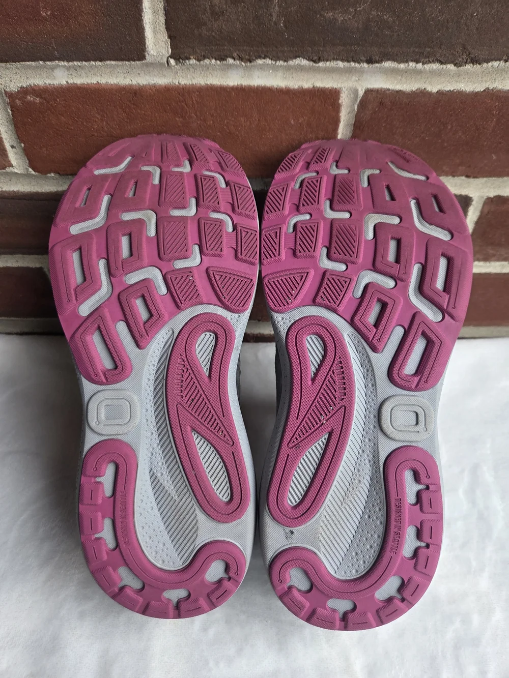 Brooks Adrenaline GTS 24 Gray Pink Running Shoes Women's Size 9 B Stability